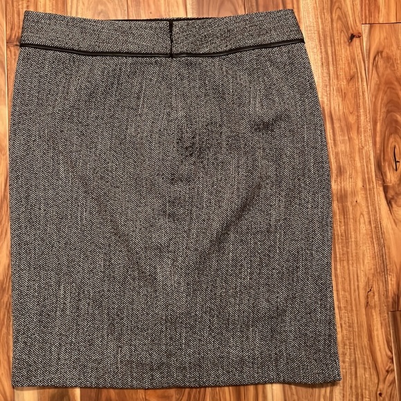 New The Limited Black Tweed Skirt Leather Piping -Sz 8 - Picture 2 of 4
